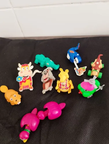 Brinquedos antigos Kinder ovo anos 90