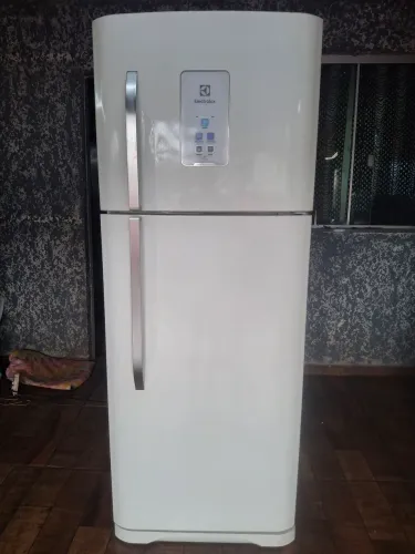 Vendo geladeira Electrolux frost free 