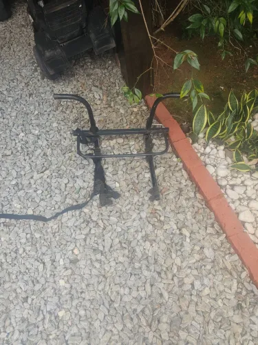 Reboque bicicleta carro com pneu atrás