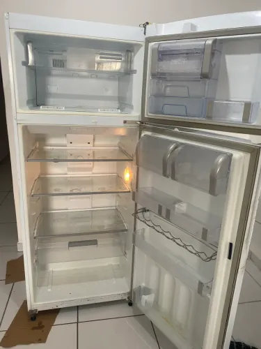 ? GELADEIRA GE FROST FREE 