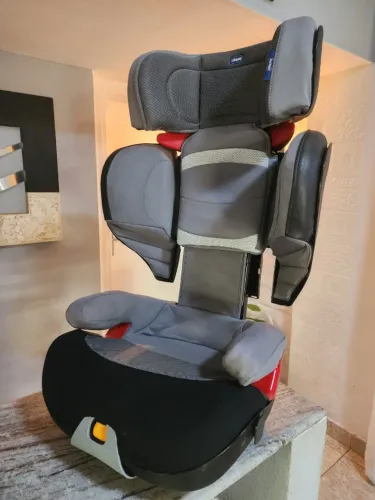 Cadeira Chicco Oasys 2-3 Evo. 15 a 36kg, Isofix, reclinavel, regutagem de altuta e largura