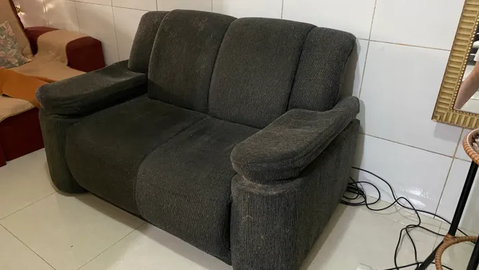 Vende se sofá de dois lugares 