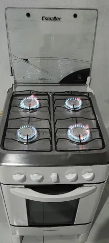 fogão esmaltec funciona às 4 bocas e o forno perfeito!!!