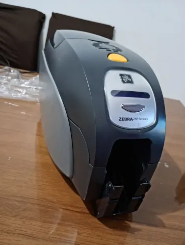 Impressora de crachá em pvc