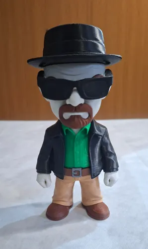 Miniatura Walter White (Heisenberg) - 18cm | Item Decorativo Colecionável