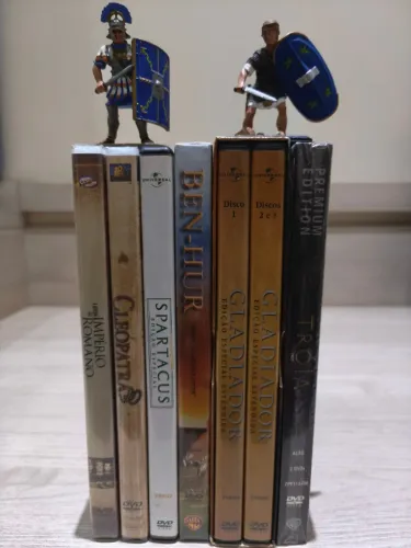 KIT EPICOS HOLLYWOOD - 6 DVDs (5 LACRADOS) + 2 FIGURAS CHUMBO