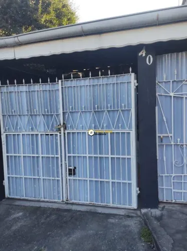 2 terrenos com casas antiga, bom pra quem constrói, pra renda, cada um tem 8x24 com docume