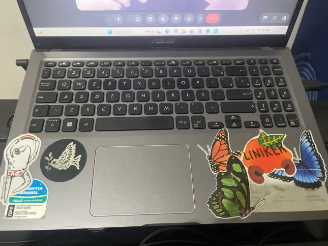 Vende se notebook usado, ideal para estudos e trabalhos adm