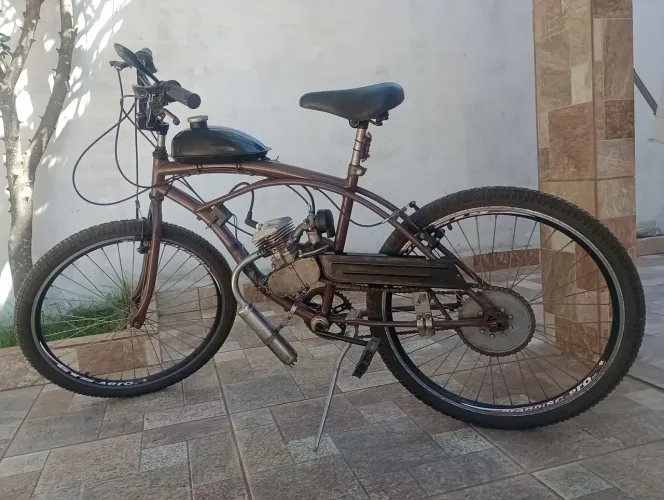 Bike motorizada em perfeito estado