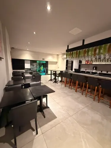 Ponto comercial/Loja/Box para aluguel possui 77 metros quadrados