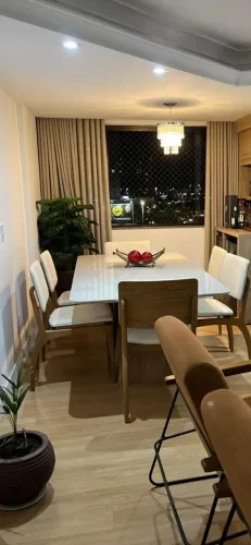 Mesa com 6 cadeiras 