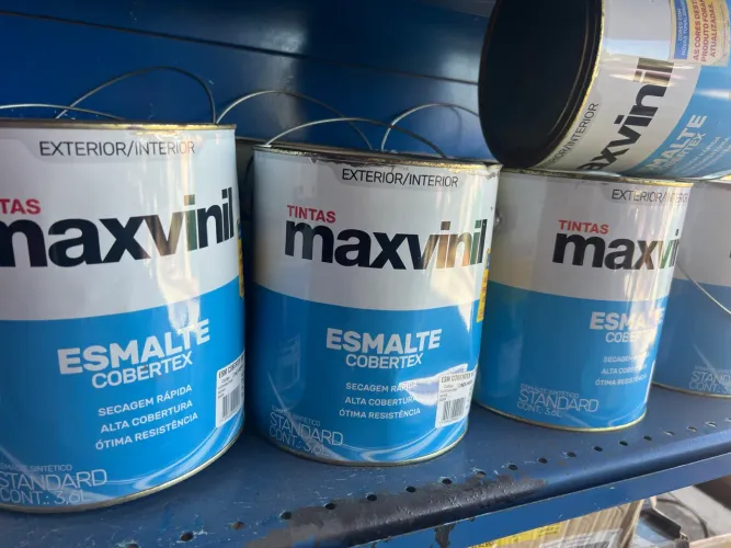 Lata de tinta da marca Qualitex de 3 litros 