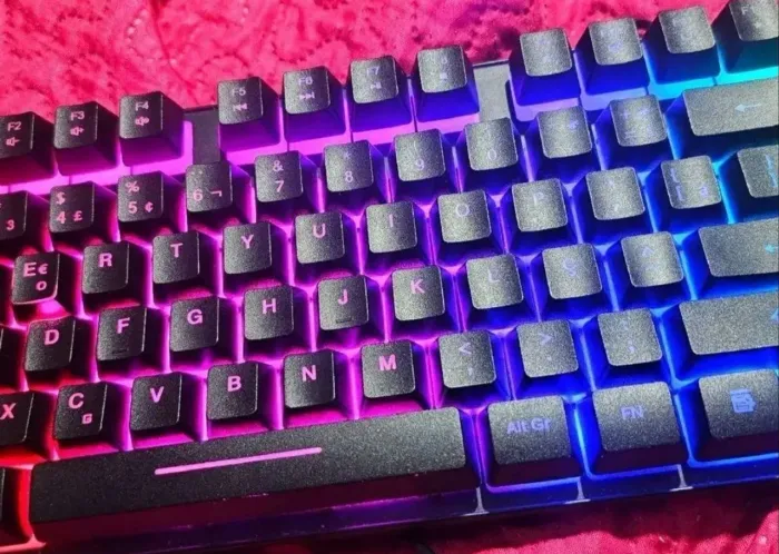 Teclado gamer RGB