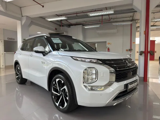 Mitsubishi Outlander Signature 2.4 4X4 AUT (híb) 2026