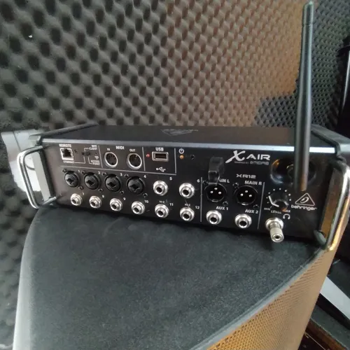 Mesa de Som digital Behringer XR-12 Perfeita 