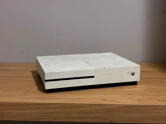 Xbox One S para Retirada de Peças - Liga e Desliga (Plim) - Leia a Descrição