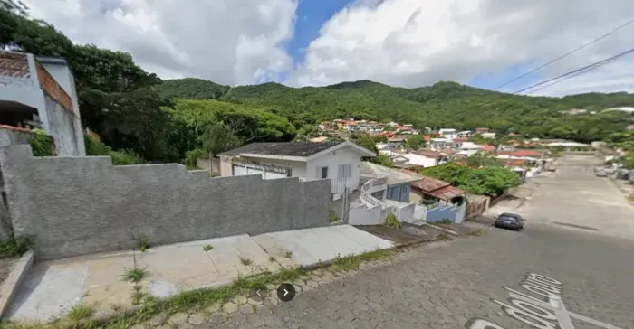 TERRENO COM ESCRITURA PÚBLICA de 345m² À VENDA NO MONTE VERDE em excelente rua e localizaç