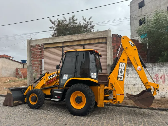 Retroescavadeira JCB ano 2024