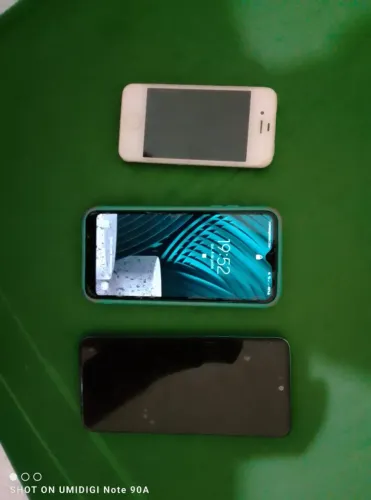 Vendo 3 celulares. 1 redmi not10 parado 1 iphone4 parado e 1 Samsung a01 funcionando