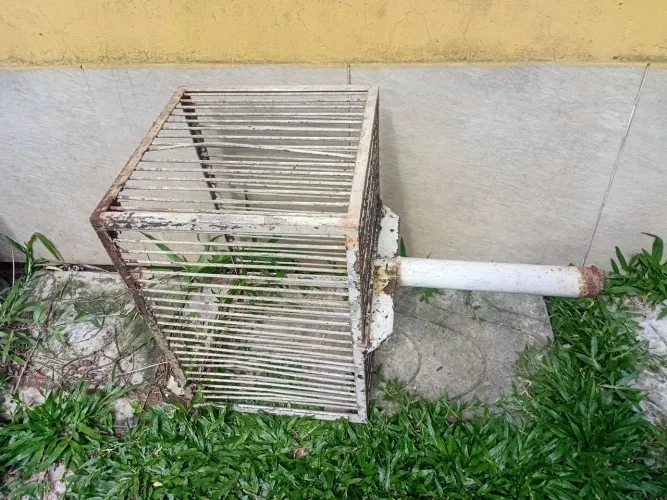 Lixeira de ferro