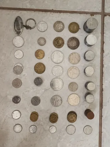 Lote de moedas antigas + chaveiro de Brasilia