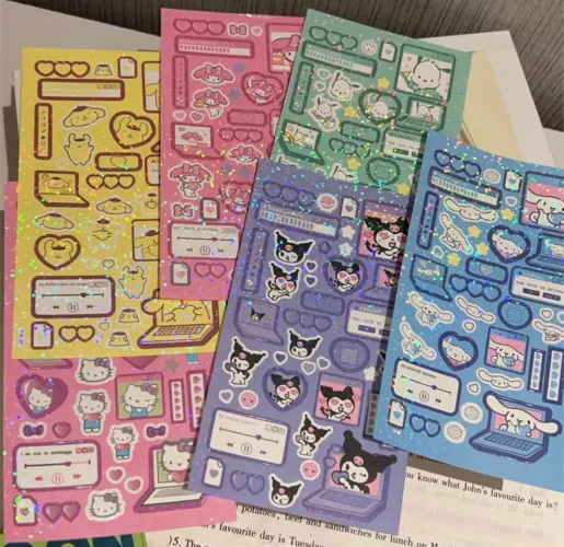 Cartela de adesivos holográficos Kuromi e Hello Kitty