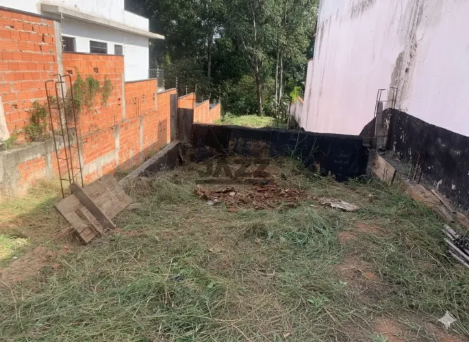 Terreno à venda com fundo para área de mata no Jardim Taquaral, Salto