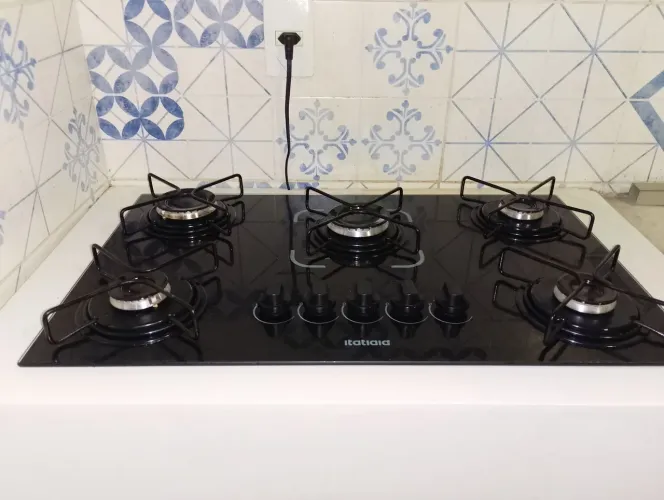 Fogão Cooktop 5 bocas elétrico a gás, com bancada pronta