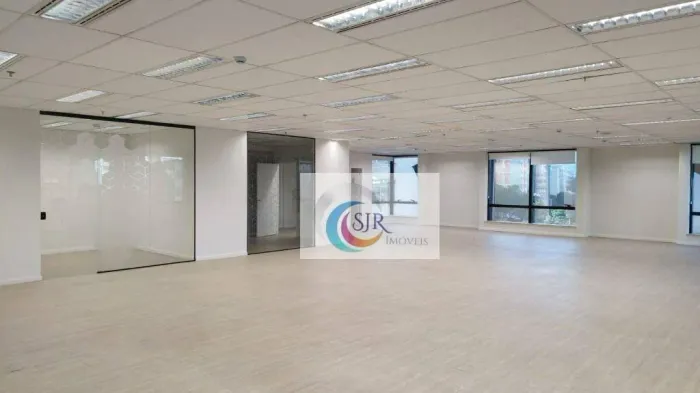 Conjunto para alugar, 234 m², 6 Vagas de Garagem, Metrô Paraiso.