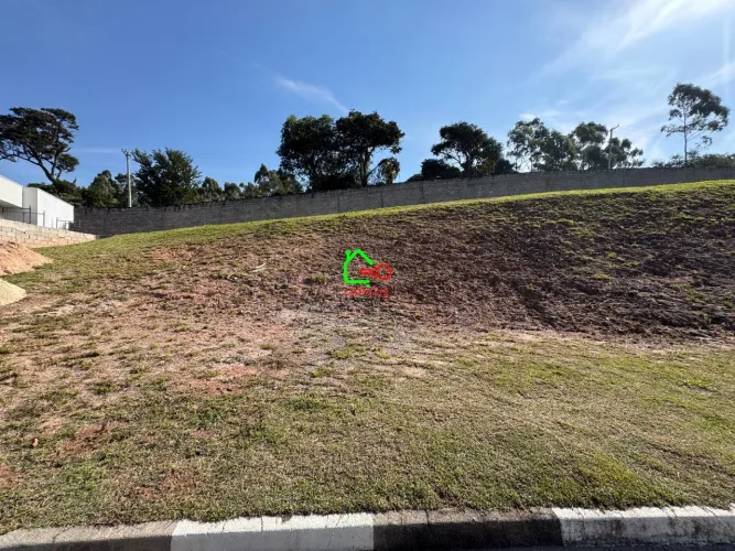 Terreno em Condomínio à Venda em Vinhedo-SP - Bairro Observatório - 662m² de Área