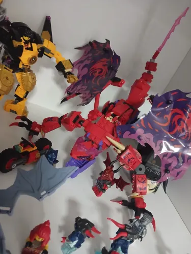 Sets de ninjago, e thunderfang saindo por 120