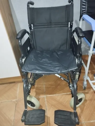 Cadeira de rodas e cadeira de banho dellamed