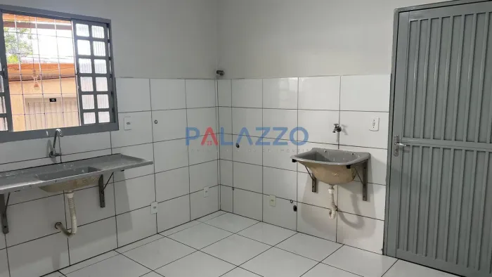 ALUGUE SEM FIADOR! Casa com 2 quartos na QNG 37 Taguatinga Norte.