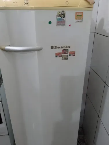 GELADEIRA BRANCA ELECTROLUX RE26
