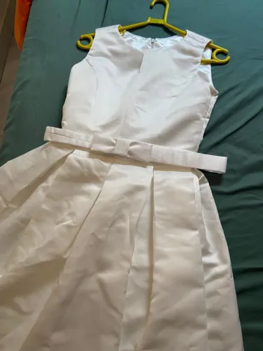 Vestido off white em cetim