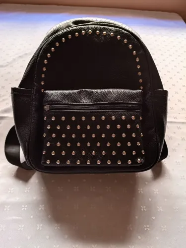 Vendo Mochila FiveBlu Mini Tachas 98009 Preta