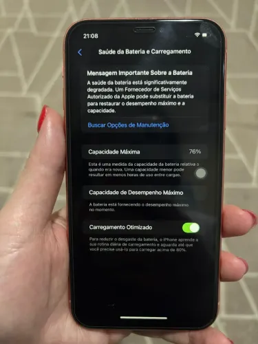 Vendo iPhone XR na cor Coral, com 64 GB de armazenamento.