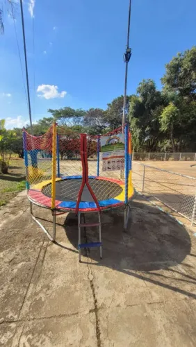 Cama elástica de 2,44m de diâmetro- Henri Trampolim 