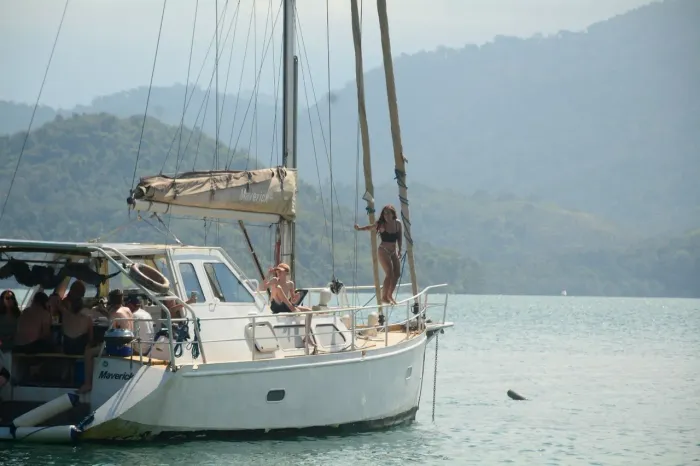 Aventura nautica na praia do Pontal.  Pertinho do centro histórico do Partay 