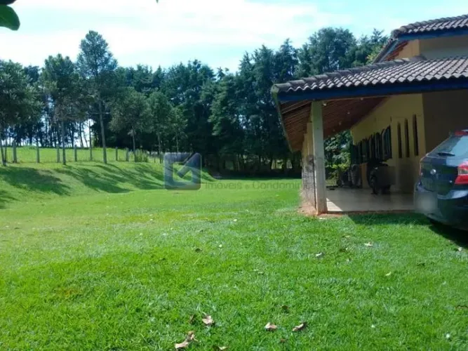 Sítio Residencial em ITAPETININGA (Centro)  4 Quartos, Lareira, Churrasqueira, Aceita Perm