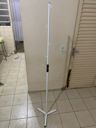 Suporte para soro e medicamentos