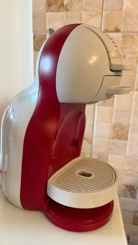 ? Cafeteira Arno Dolce Gusto - Vermelha e Branca