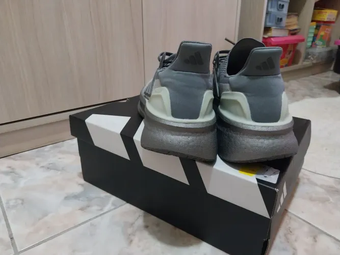 Tênis Adidas Ultraboost 5