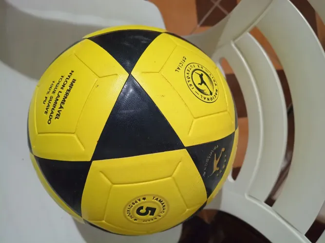 Bola de futevoley