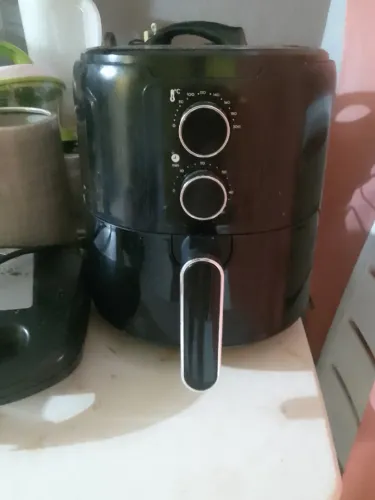 Estou vendendo airfryer 3,2L seminova