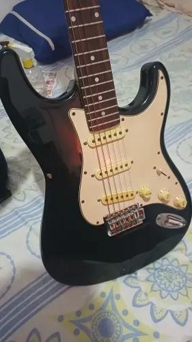 Guitarra Memphis Tagima Stratocaster blindada 