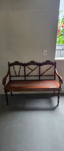 Móveis antigos, banquinho antigo madeira e palhinha
