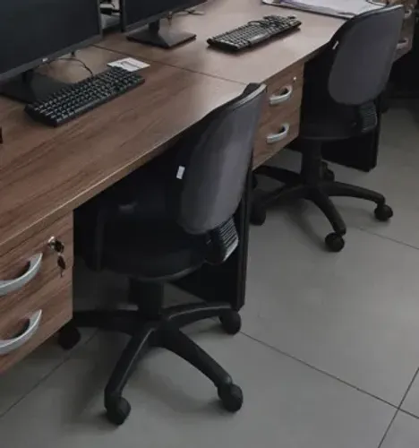 Cadeira Ergonômica de Escritório com braço e ajuste