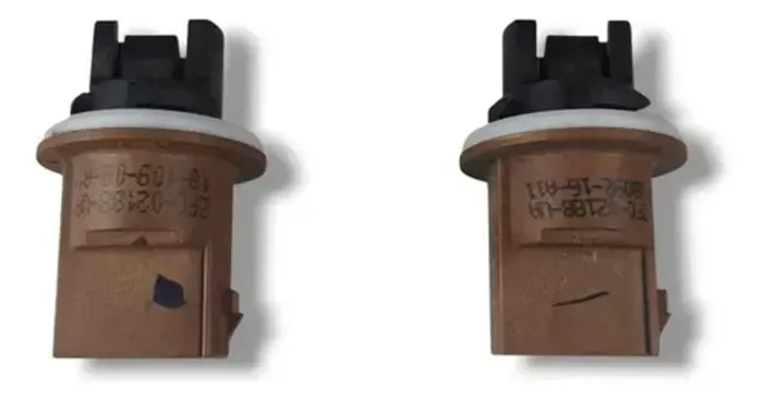Par Soquete Lâmpada Farol H4 Nissan March 2014 2019 Marrom