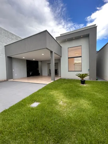 Casa com quintal amplo 200m² de lote próximo a UFG